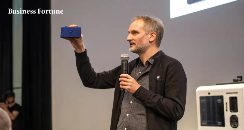  Christoph K Unveils Obscura One Pocket Cam - Business Fortune 