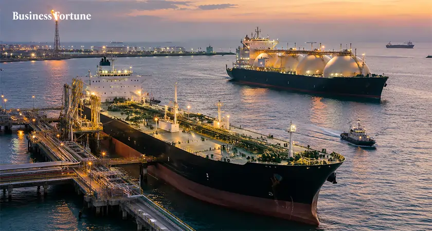 Oil and LNG Loading Despite Strait Crisis - Business Fortune